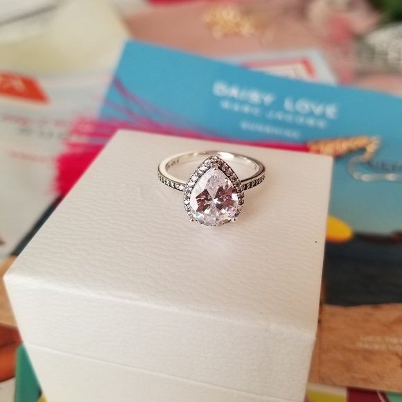 Pandora Jewelry - Pandora radiante Teardrop ring